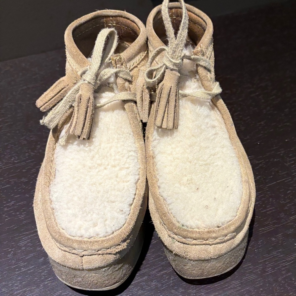Clarks Wallaby boot, sheearling covered front